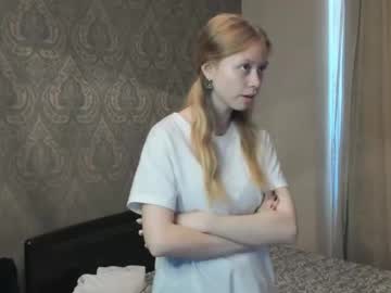 girl
        keeleycoldwell cam image #2935545