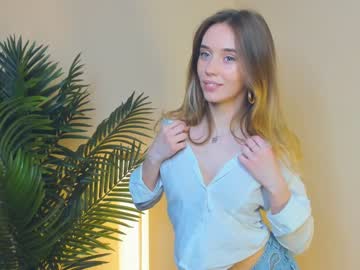 girl
        katrin_tangerine cam image #2567354
