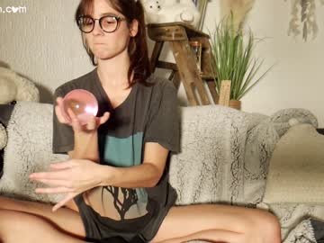 girl
        _meg cam image #369129