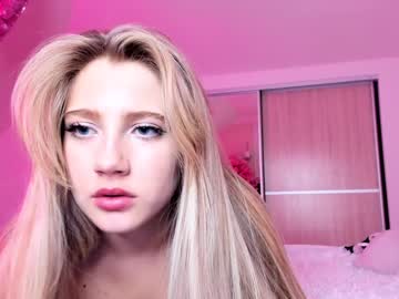 girl
        yononeey cam image #1960290