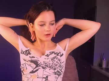 girl
        lorienn cam image #2044562