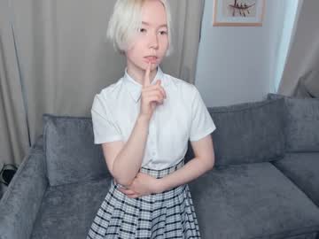 girl
        silvergloss cam image #1672051