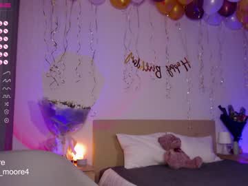 girl
        lumoore cam image #1290921