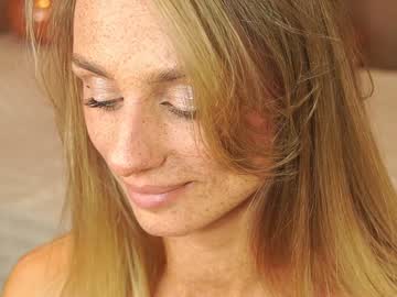 girl
        artease cam image #3530993