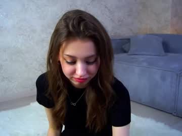 girl
        linnhaskell cam image #4488386