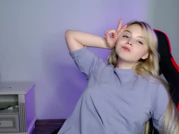 girl
        shy_blondiee cam image #627617