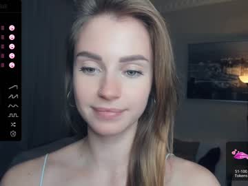 girl
        _wild_orchid_ cam image #1869565
