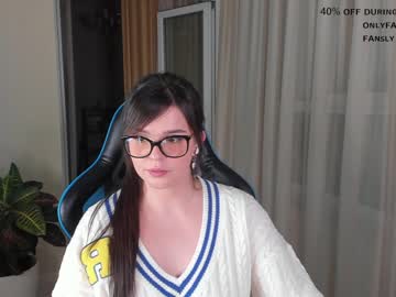 girl
        aavee cam image #1788924