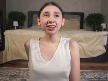 girl
        zarascarlett cam image #3813746