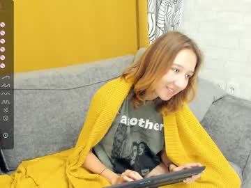 girl
        bethdawis cam image #1790376