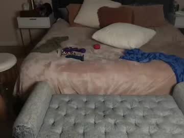 couple
        dad_nmom cam image #1115727