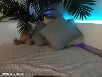 girl
        oliviaowens cam image #494617