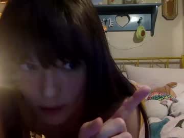 girl
        littlebunnypaws cam image #2193118