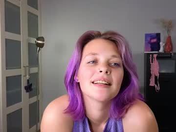 girl
        new_purple cam image #4239841