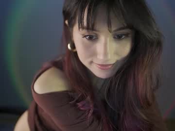 girl
        greeny_mat cam image #4484186