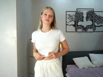 girl
        pollycilley cam image #3266461