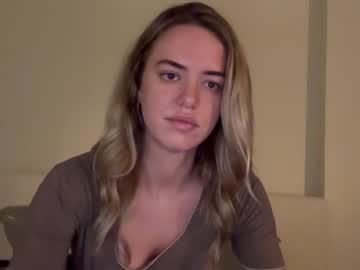 girl
        brookechance cam image #2244847
