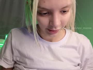 girl
        lesi_moonie cam image #3927743
