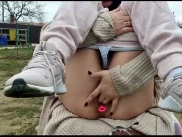 girl
        2whitediamonds cam image #653067