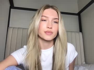 girl
        thezabrina cam image #1930357