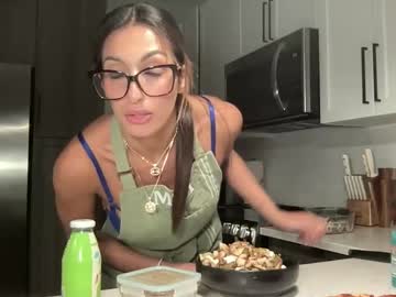 girl
        camiliakxoxo cam image #3403565