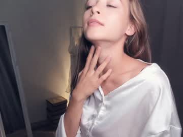girl
        wave_of_happy_ cam image #1762417