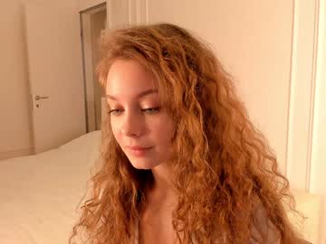 girl
        landrycarney cam image #2044114