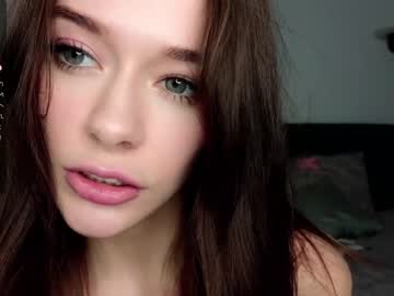 girl
        predatory_eyes cam image #2378785