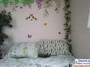 girl
        aliceriverscam cam image #1367755