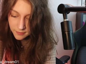 girl
        alexa_dream cam image #1086916