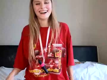 couple
        ellie_mcqueen cam image #1983001