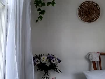girl
        littlegreekflower cam image #1525485