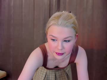 girl
        betty_blush cam image #343192
