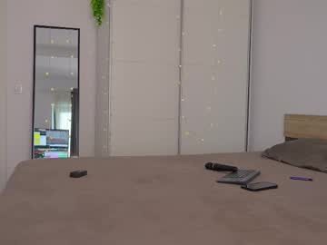 girl
        fazeyj cam image #4305184