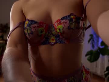 girl
        alisonrouge cam image #2670565