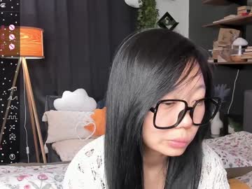 girl
        hinatabroks cam image #3829798