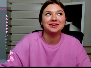 girl
        monika_youu cam image #3485977