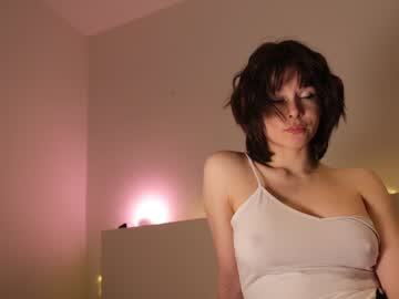 girl
        sae__ cam image #800025