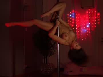 girl
        kittycaitlin cam image #2172672