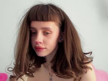 girl
        flowerofsin2001 cam image #2725359