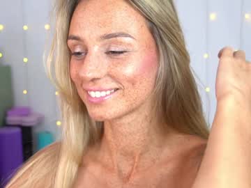 girl
        artease cam image #2883132