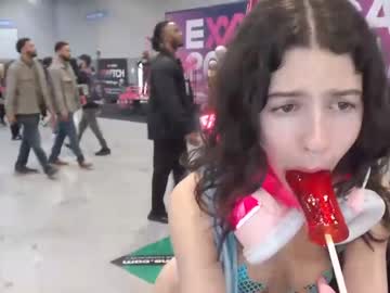 girl
        frenchava cam image #1851712