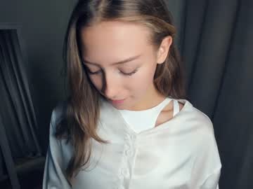 girl
        wave_of_happy_ cam image #1872859