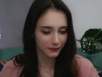 girl
        merylblackhurst cam image #4215034