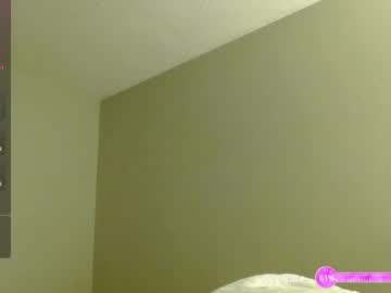 girl
        valerie_james3 cam image #2925245