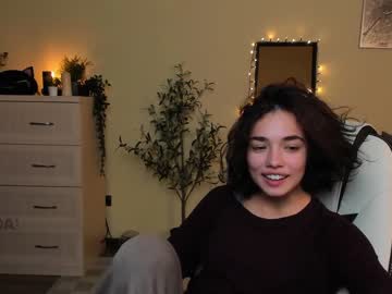 girl
        ella_flar_ cam image #39167