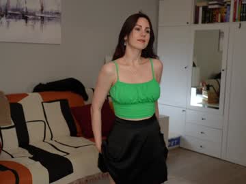 girl
        _blackbee_ cam image #4592908