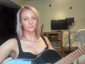 girl
        kaileeshy cam image #895626