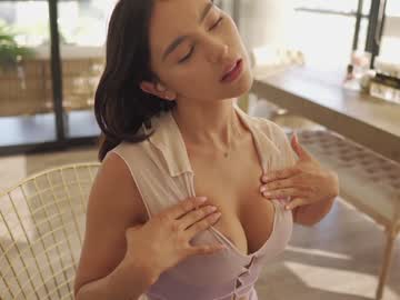 girl
        honeyco57 cam image #1353314