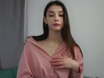 girl
        merylblackhurst cam image #4223600